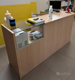 BANCO CASSA NEGOZIO CON VETRINA ESPISITIVA