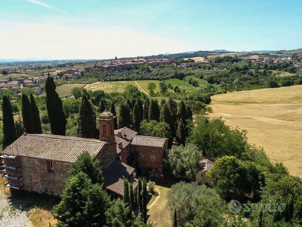 Rustico / Casale di 650 m² con più di 5 locali e b - Vista 2