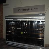 Banchi frigo supermercato 