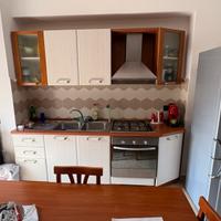 Cucina lineare 240 cm + tavolo allungabile e sedie