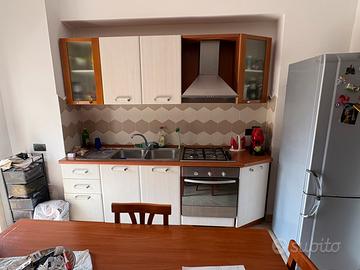 Cucina lineare 240 cm + tavolo allungabile e sedie