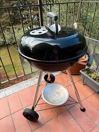 Barbecue a carbone con coperchio e accessori
