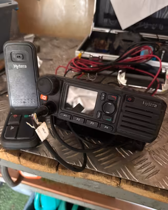 Radio veicolare digitale Hytera MD785 UHF