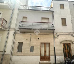3 LOCALI A CANOSA DI PUGLIA