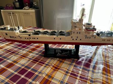 Nave militare logistica in lego