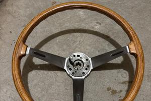 Volante Alfa Hellebore