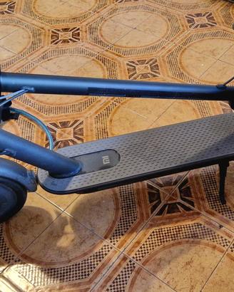 Xiaomi Mi Electric Scooter 1S + Accessori