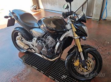HORNET CB600F NERA E ORO