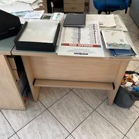 Scrivanie da ufficio + cassettiere ritiro acquiren