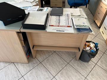 Scrivanie da ufficio + cassettiere ritiro acquiren