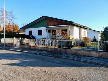 ESCLUSIVA VILLA TRICAMERE CON GIARDINO - indipe...