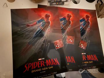 Lotto x 3 poster + pin di spider man brand new day