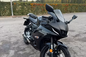 Yamaha YZF R125 full black
