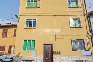 Appartamento al piano terra con cortile privato.