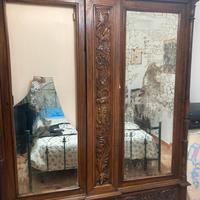 Armadio del 1800 circa,in noce,intarsiato a mano