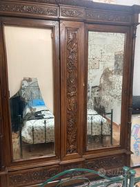 Armadio del 1800 circa,in noce,intarsiato a mano