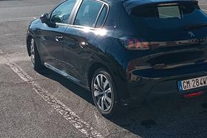 Peugeot 208 2023 benzina 75 cavalli 20.500 Km 