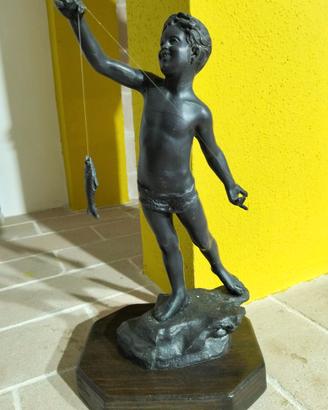 Statua bambino in bronzo