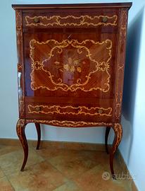 Mobile in stile Maggiolini