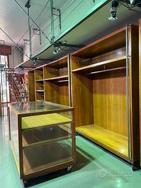 Arredi per Negozi, espositori con ruote.