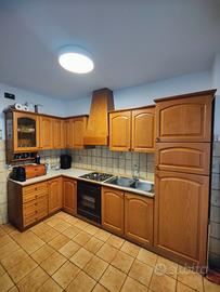CUCINA COMPLETA CON FORNO, FORNELLI E FRIGORIFERO