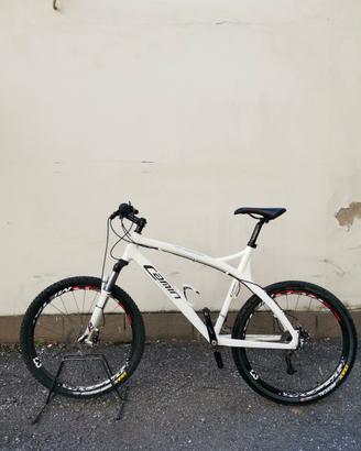 MTB Full Carbon CAMIN – RockShox – Freni Idraulici