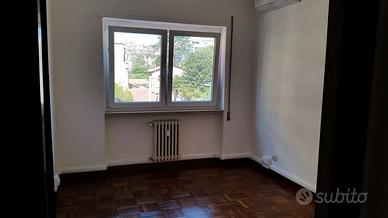 Stanza studio professionale zona P.le degli Eroi