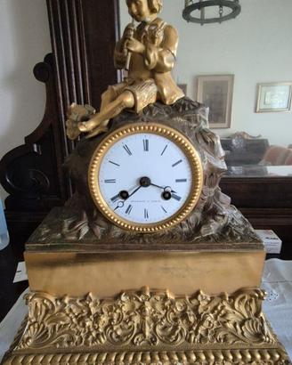 Elegante orologio da tavolo a pendolo