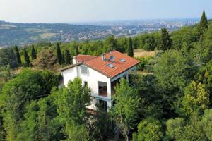Villa di 275 m² con più di 5 locali e box auto a P