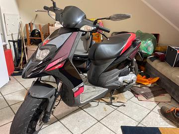 Aprilia sr 50 motard
