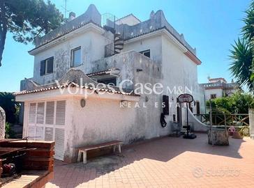 Villa di 160 m² con più di 5 locali e box auto a T