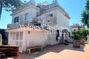 Villa di 160 m² con più di 5 locali e box auto a T