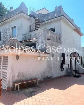 Villa di 160 m² con più di 5 locali e box auto a T