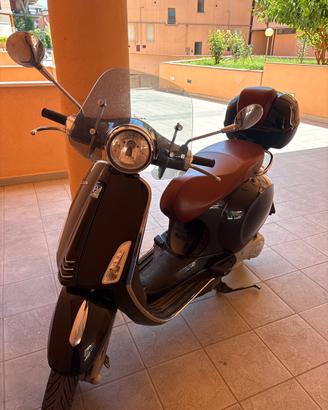 Vespa primavera 125, accessoriata , come nuova
