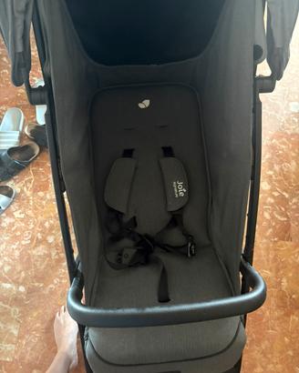 Passeggino leggero Joie Signature