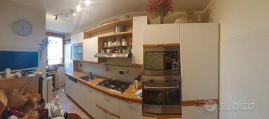 Cucina completa di elttrodomestici