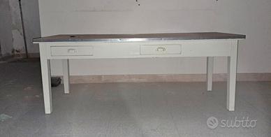 Tavolo da laboratorio in legno e formica