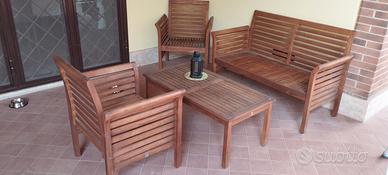 Tavolino e panche in legno da esterno 
