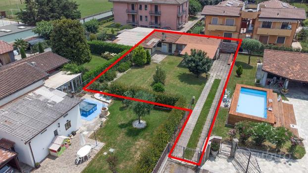 TERRENO EDIFICABILE CON DUE FABBRICATI