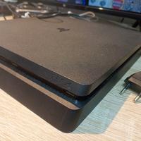 ps4.con joistick e in più vari giochi