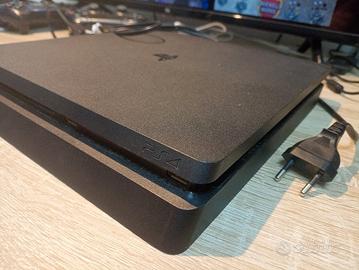 ps4.con joistick e in più vari giochi