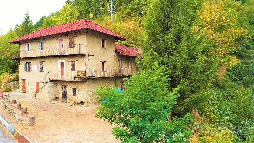Rustico / Casale di 330 m² con più di 5 locali e b - Vista 2