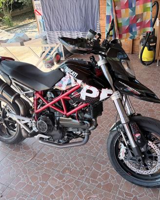 Ducati hypermotard 1100