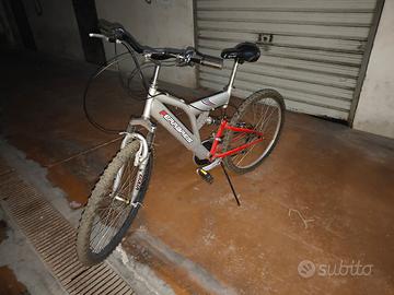 Bici MTB doppio ammortizzatore