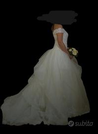 Abito sposa bianco con velo. Vestito matrimonio. 