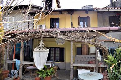 CASA DI CORTE A CASTELLETTO CERVO