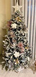 Albero di natale innevato