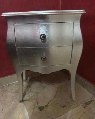 Comodino argentato elegante