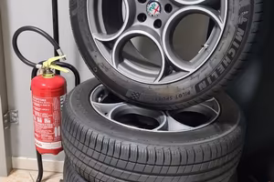 SET CERCHI E GOMME ALFA ROMEO STELVIO 235/55/19 .