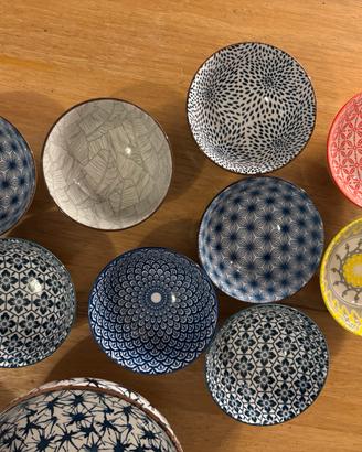 Servizio Piatti e Ciotole in Ceramica Decorata